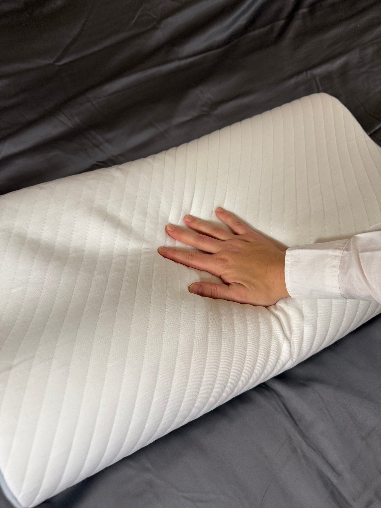 Pustende og kjølende memory foam pute