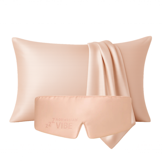 Silkeputetrekk i fargen Rosa – laget av 100 % mulberry silke, hudvennlig, anti-age og levert i gaveeske.